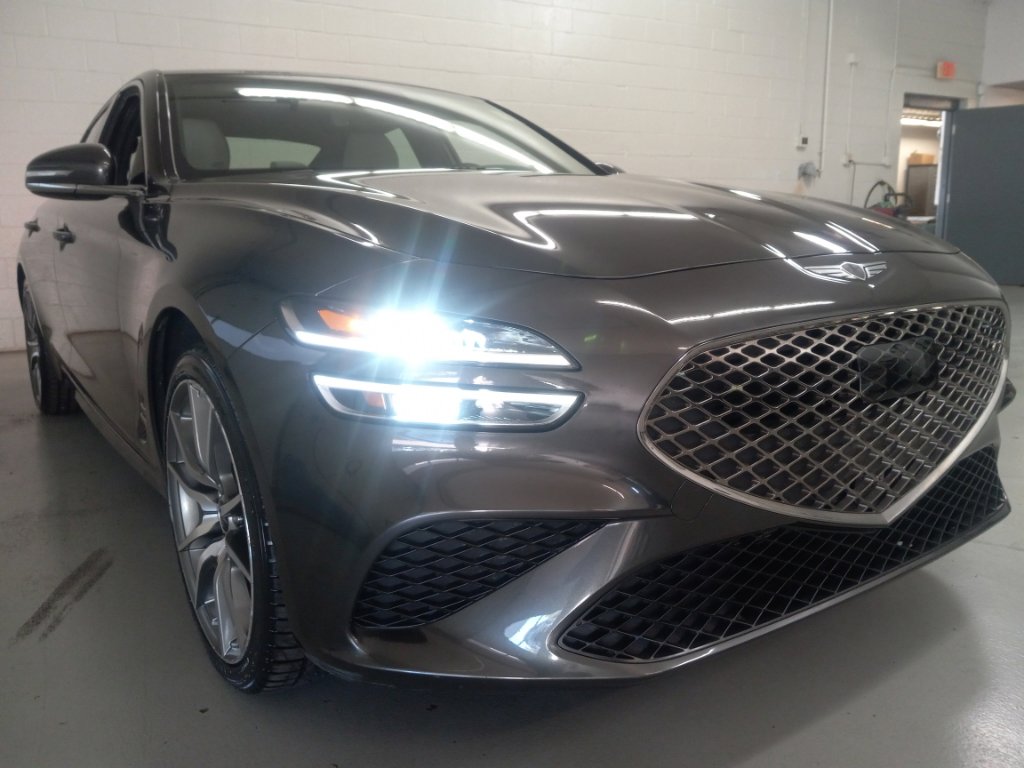 Used 2024 Genesis G70 2.5T image 5