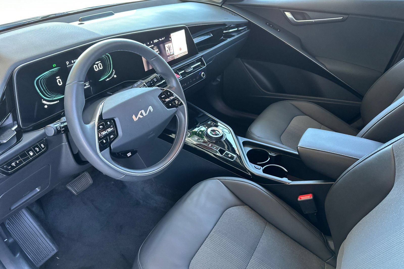 Used 2023 Kia Niro EX FWD image 12