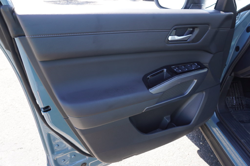 New 2026 Nissan Pathfinder SL FWD image 15