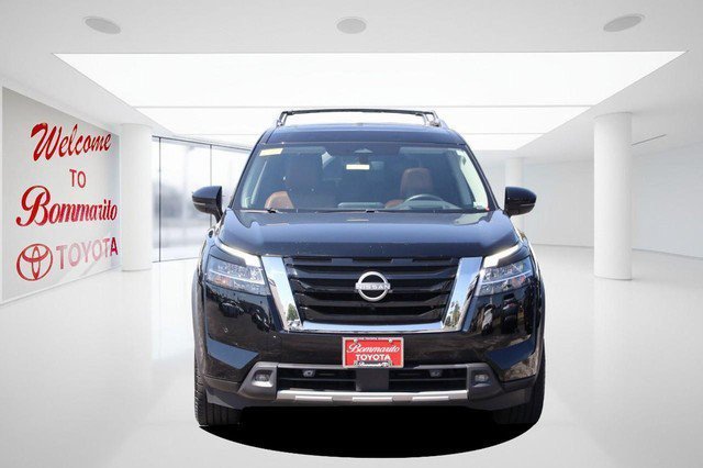 Used 2023 Nissan Pathfinder Platinum AWD/4WD image 4