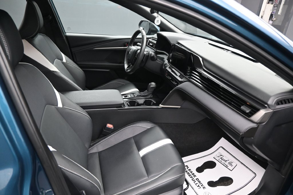 Used 2025 Toyota Camry SE w/ Convenience Package FWD image 30