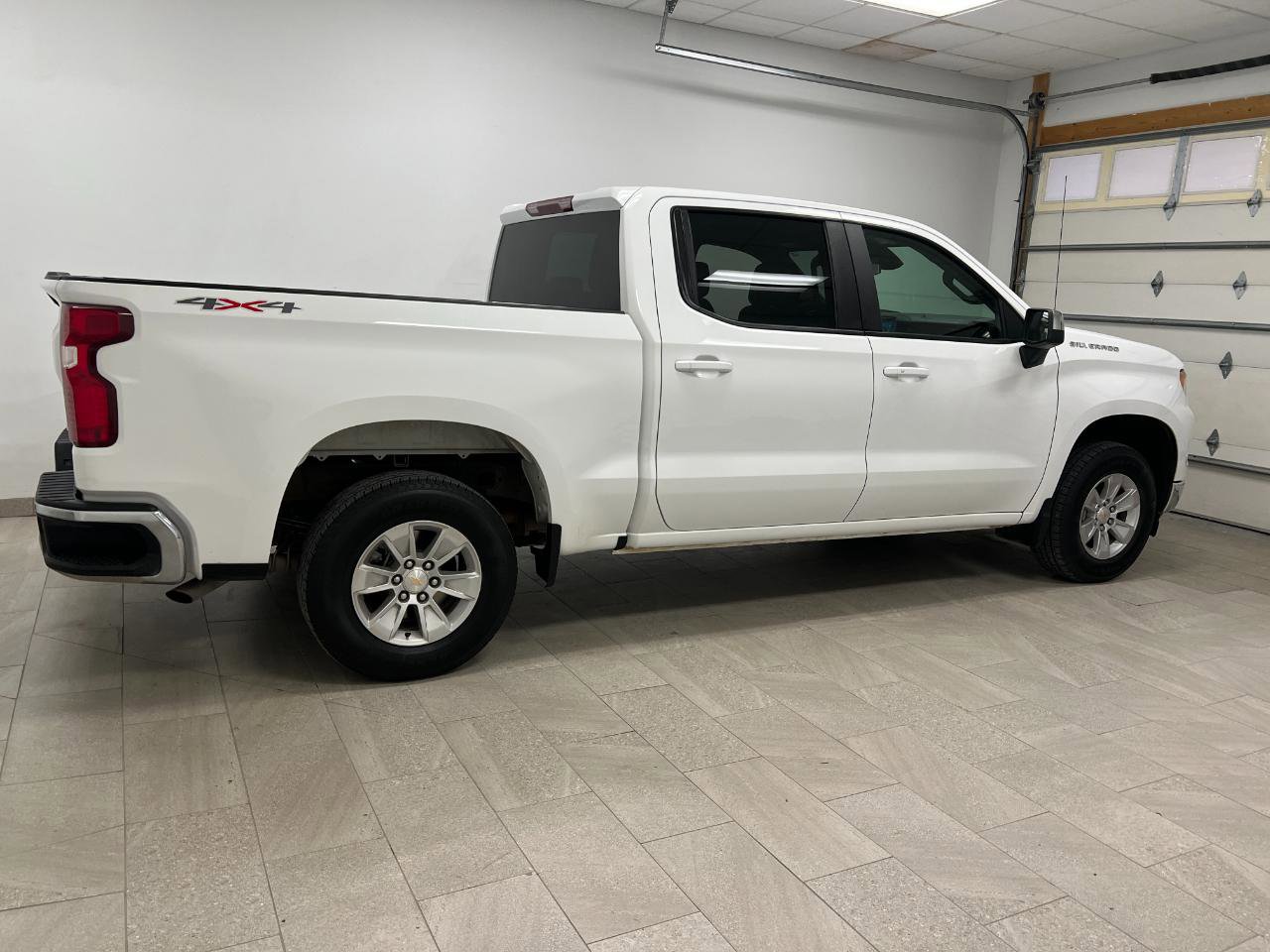 Used 2025 Chevrolet Silverado 1500 LT image 10
