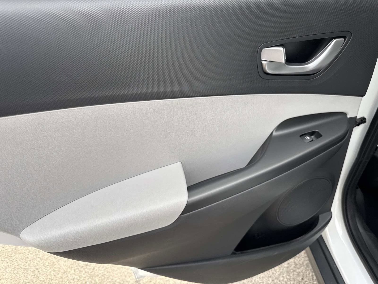 Used 2023 Hyundai Kona SE FWD image 9