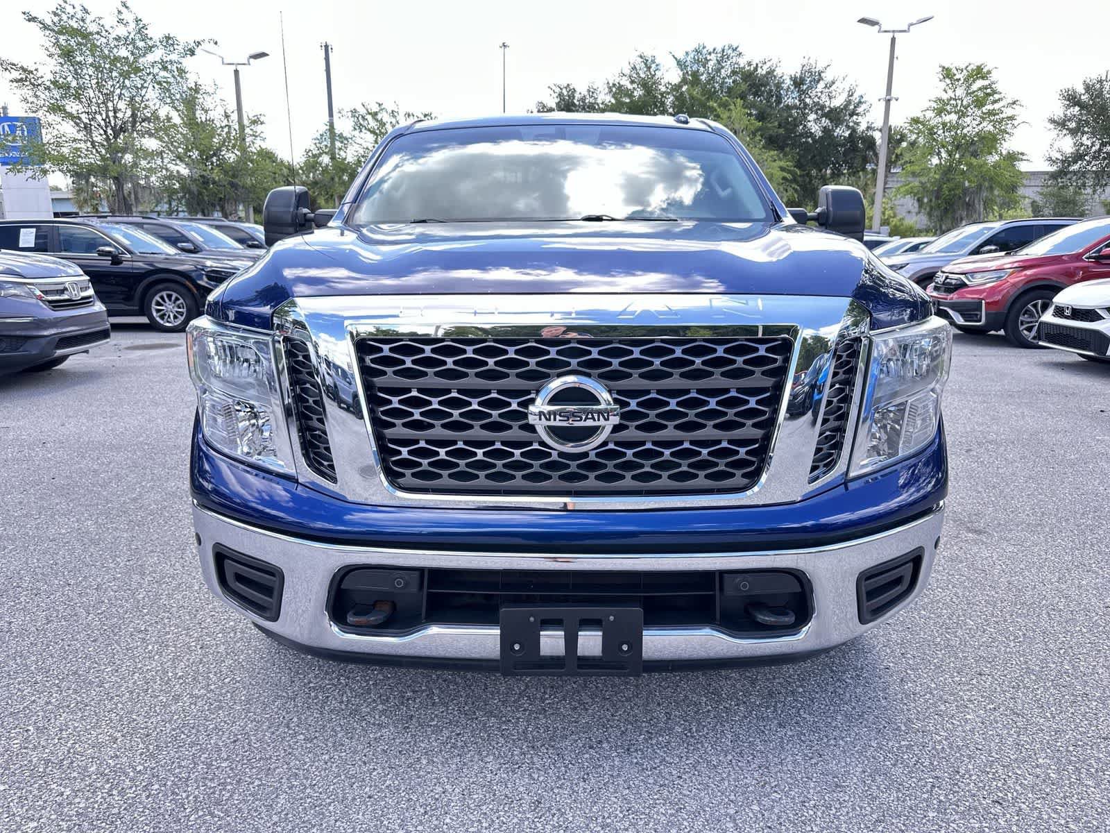 Used 2018 Nissan Titan SV w/ SV Convenience Package AWD/4WD image 9