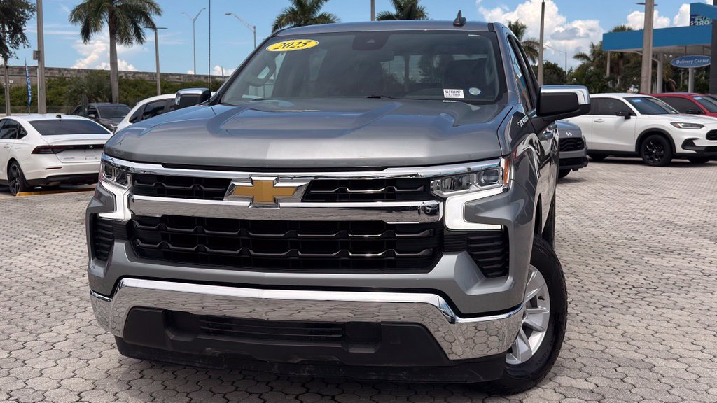 Used 2025 Chevrolet Silverado 1500 LT RWD image 2