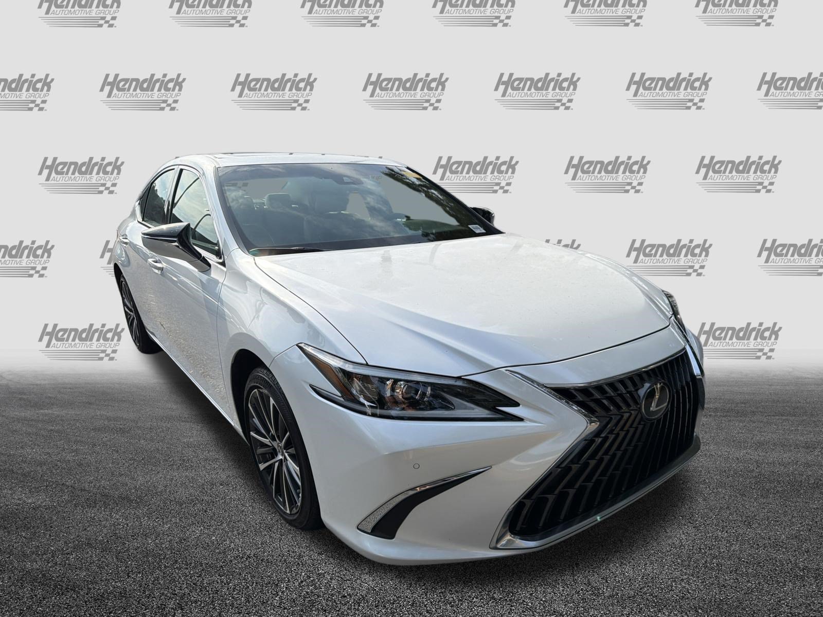 Used 2025 Lexus ES 350 w/ Premium Package FWD image 2