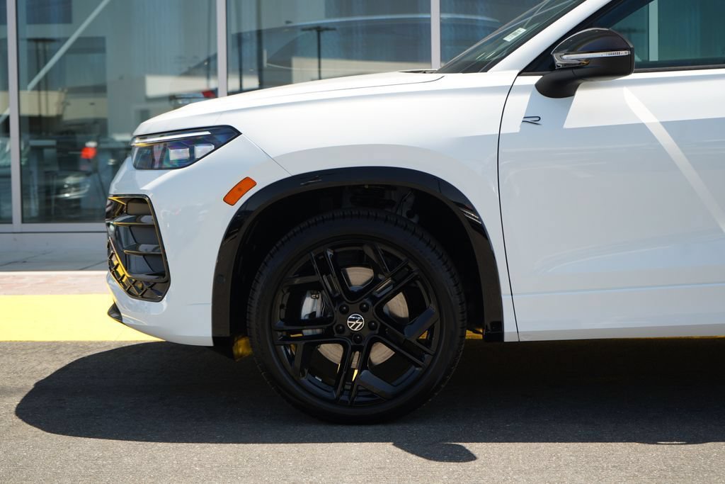 New 2026 Volkswagen Tiguan SE R-Line AWD/4WD image 2