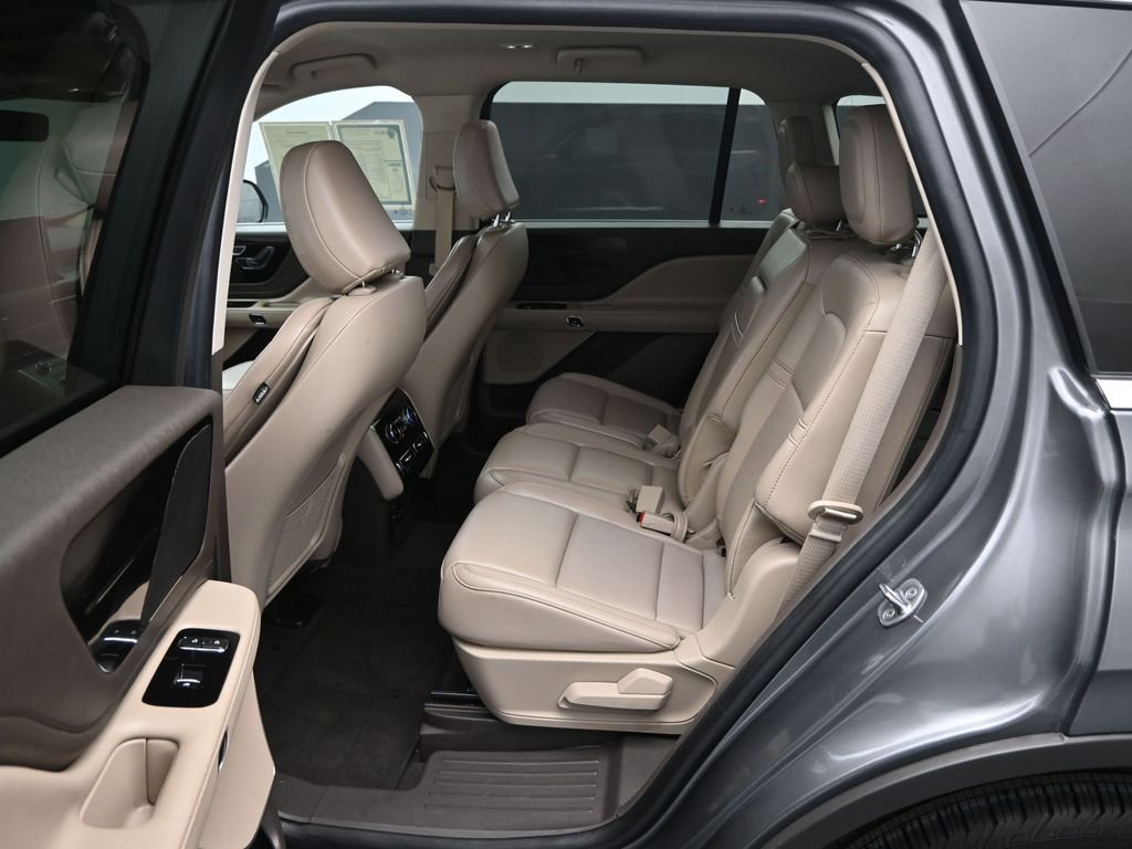Used 2023 Lincoln Aviator Standard image 19