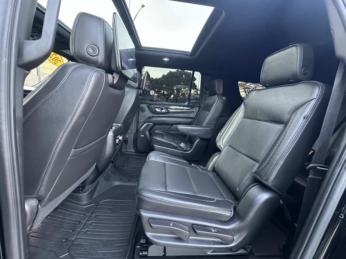 Used 2023 GMC Yukon XL Denali w/ Denali Reserve Package AWD/4WD image 39