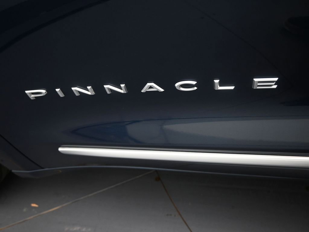 Used 2023 Chrysler Pacifica Pinnacle image 45