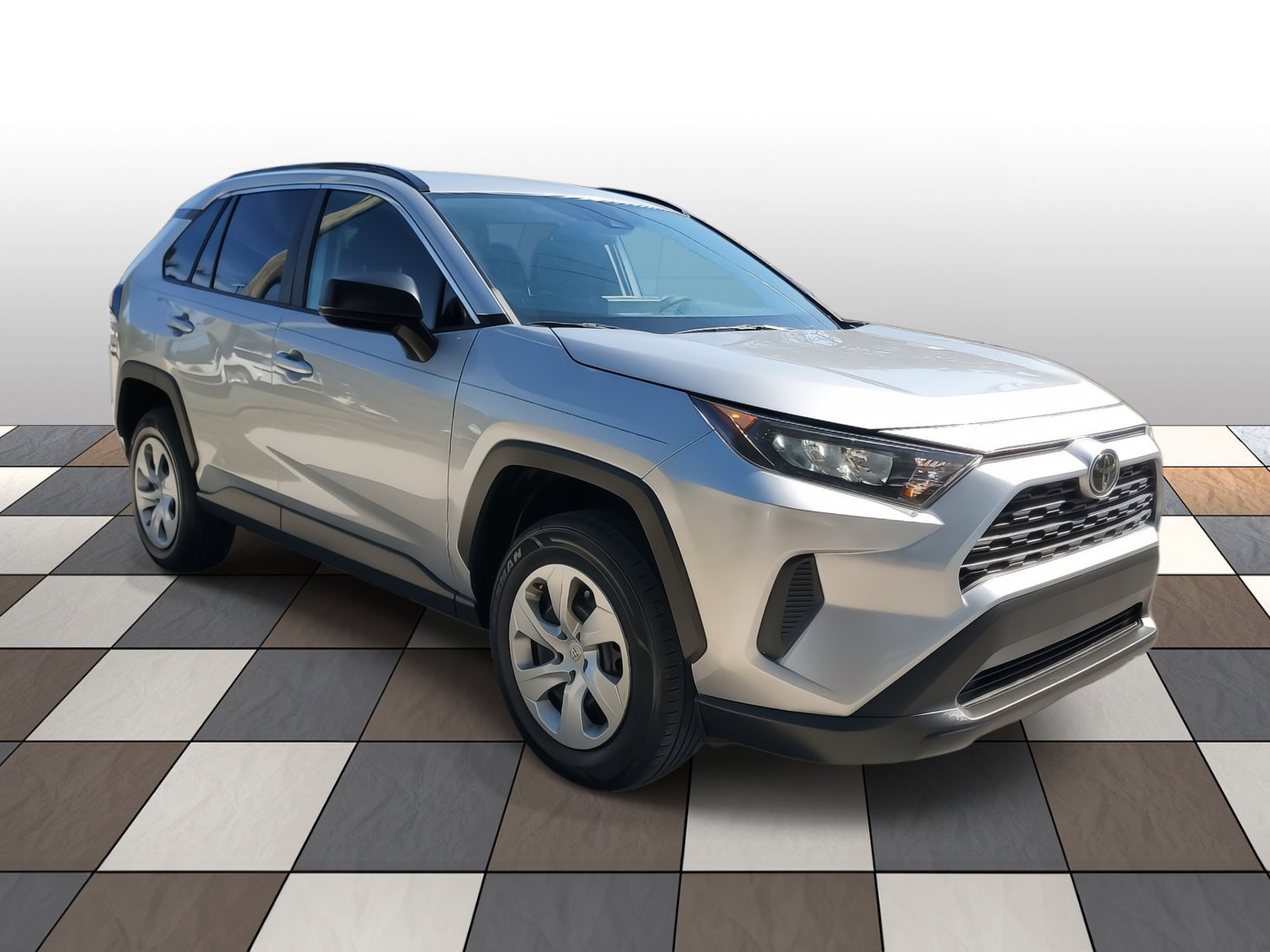 Used 2019 Toyota RAV4 LE FWD image 3