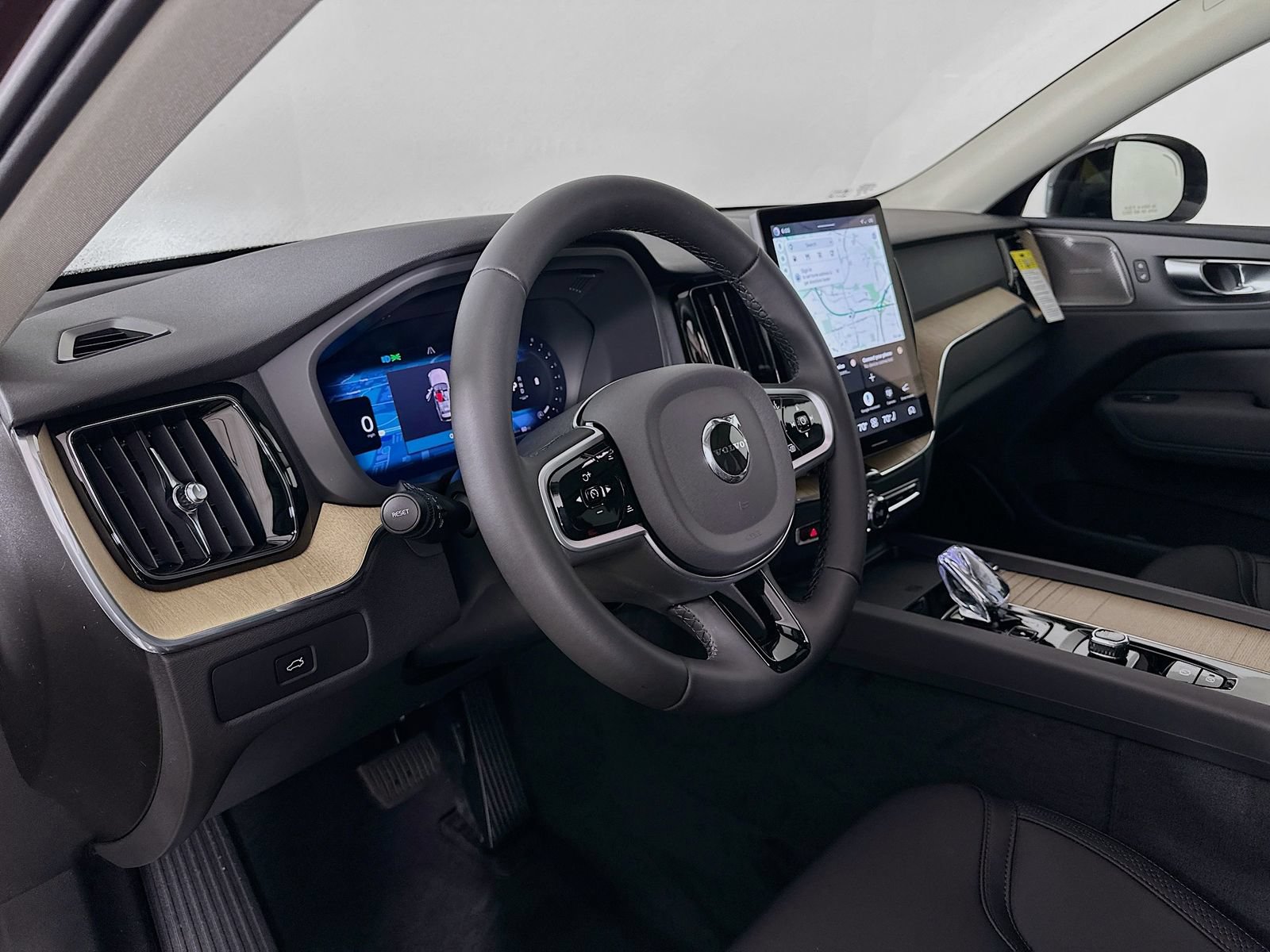 New 2026 Volvo XC60 B5 Plus w/ Protection Package Premier AWD/4WD image 32