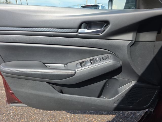 Used 2024 Nissan Altima 2.5 SV image 17