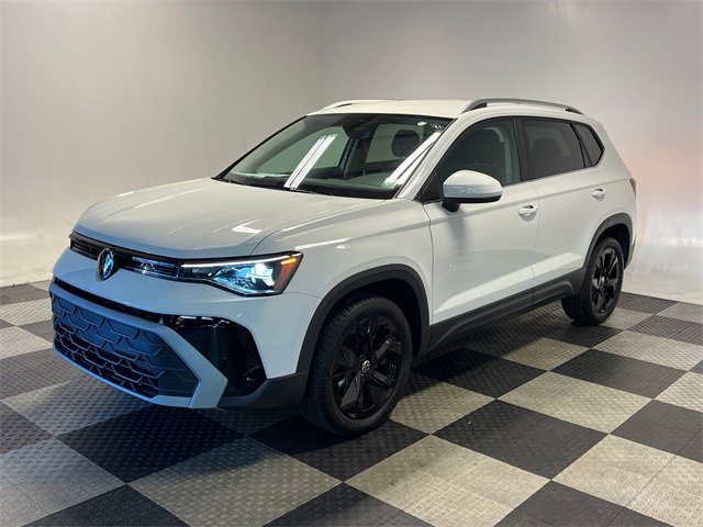 New 2026 Volkswagen Taos SE image 3