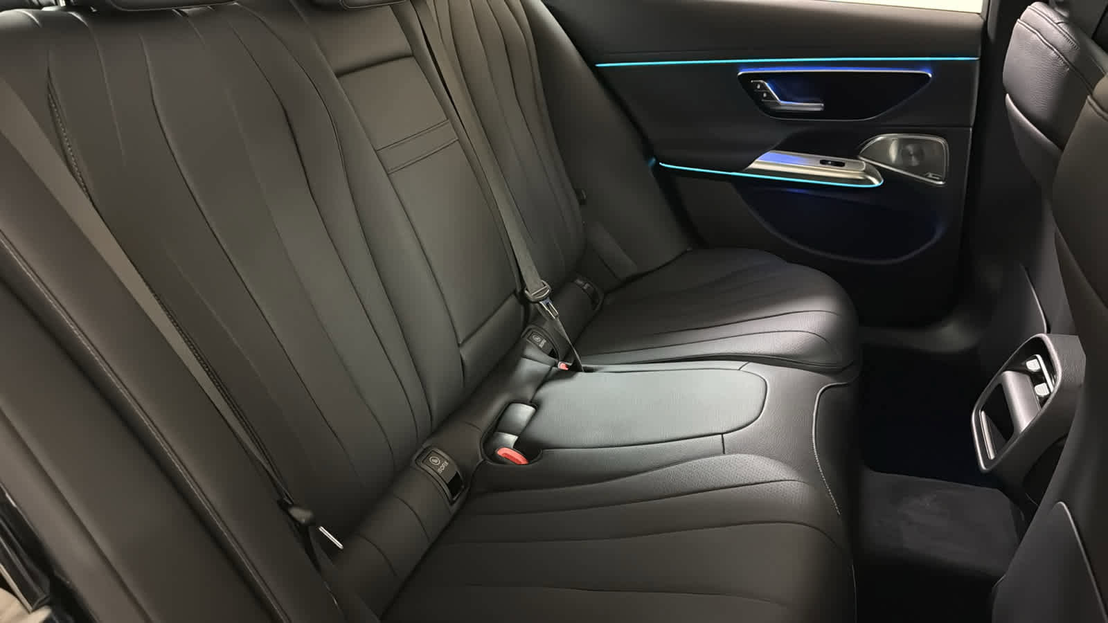 New 2026 Mercedes-Benz E 450 4MATIC Sedan image 34