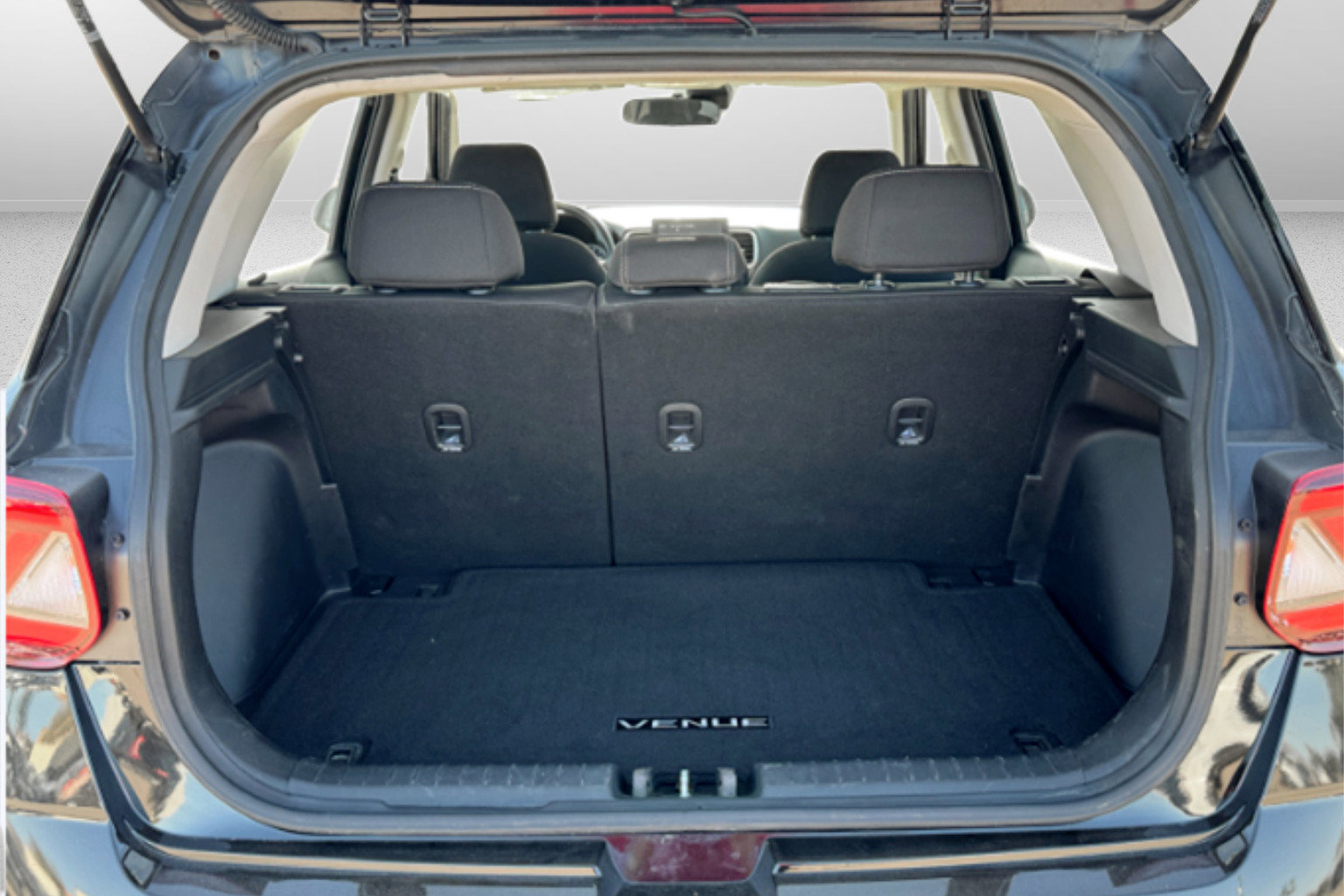 Used 2021 Hyundai Venue SEL image 18