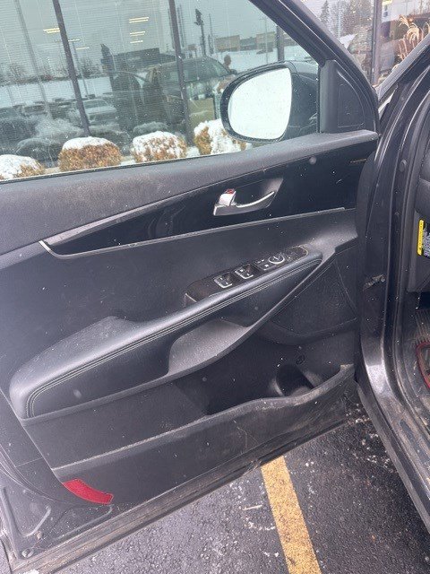 Used 2017 Kia Sorento LX image 3