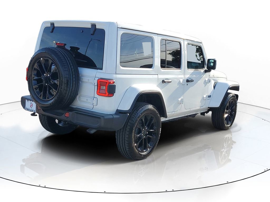 Used 2025 Jeep Wrangler Unlimited Sahara w/ Safety Group AWD/4WD image 4