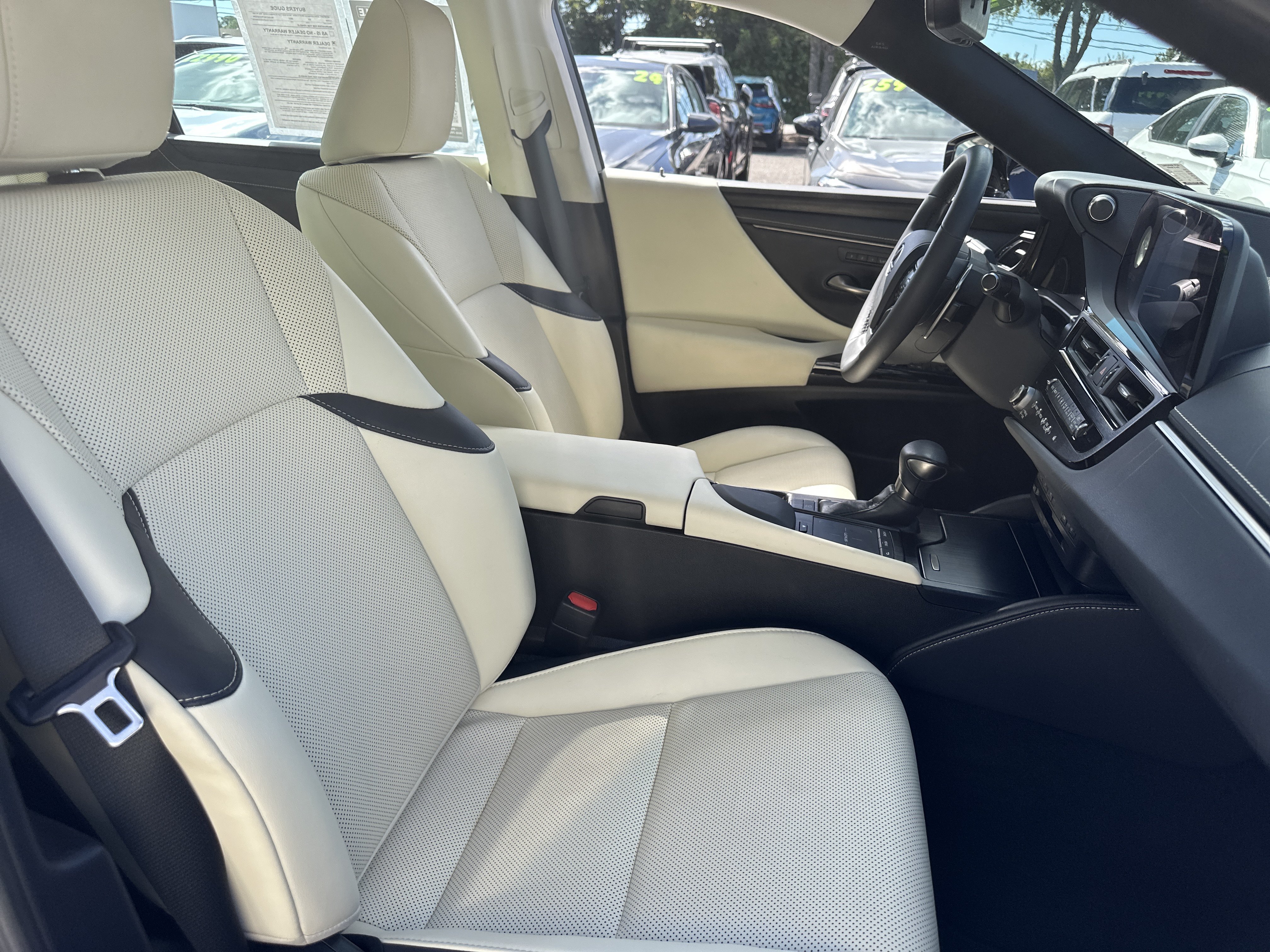 Used 2022 Lexus ES 250 w/ Premium Package AWD/4WD image 5