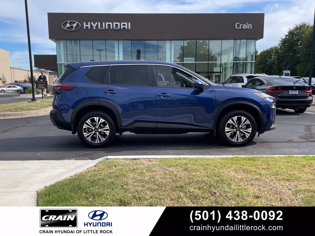 Used 2023 Nissan Rogue SV FWD image 1