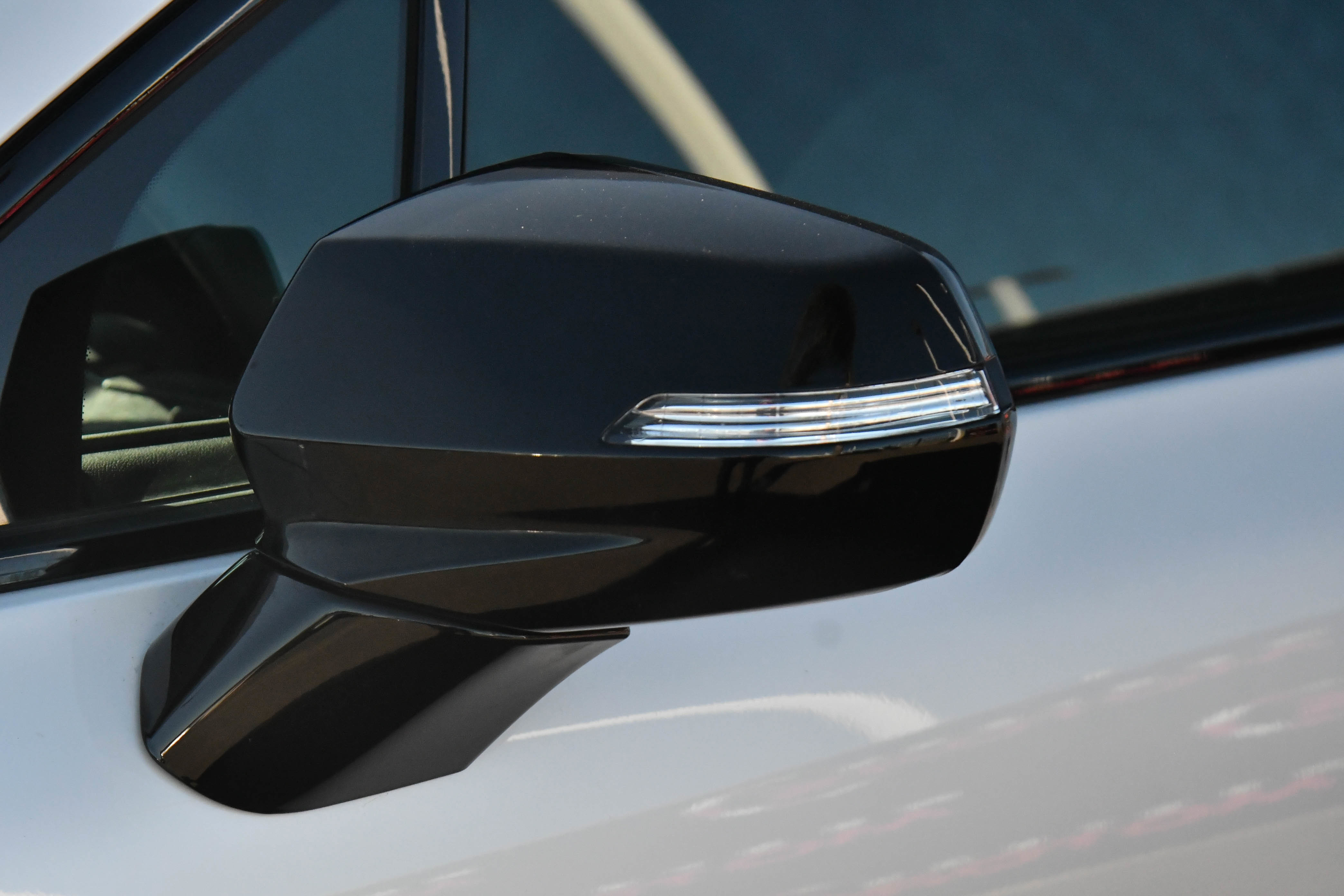 Used 2024 Honda Prologue EX image 13