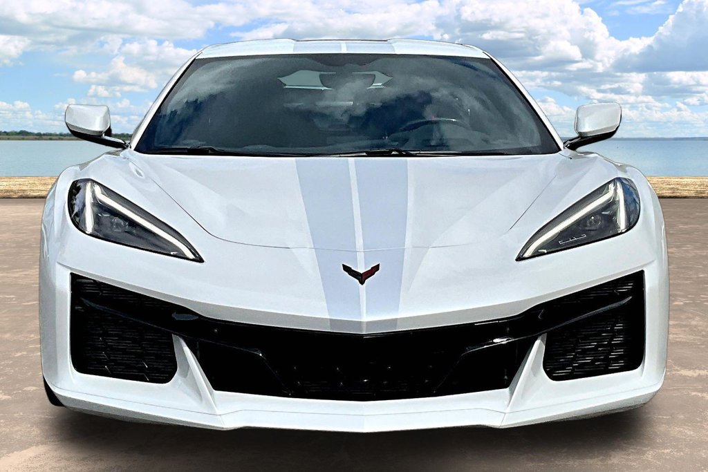 Used 2023 Chevrolet Corvette Z06 RWD image 2