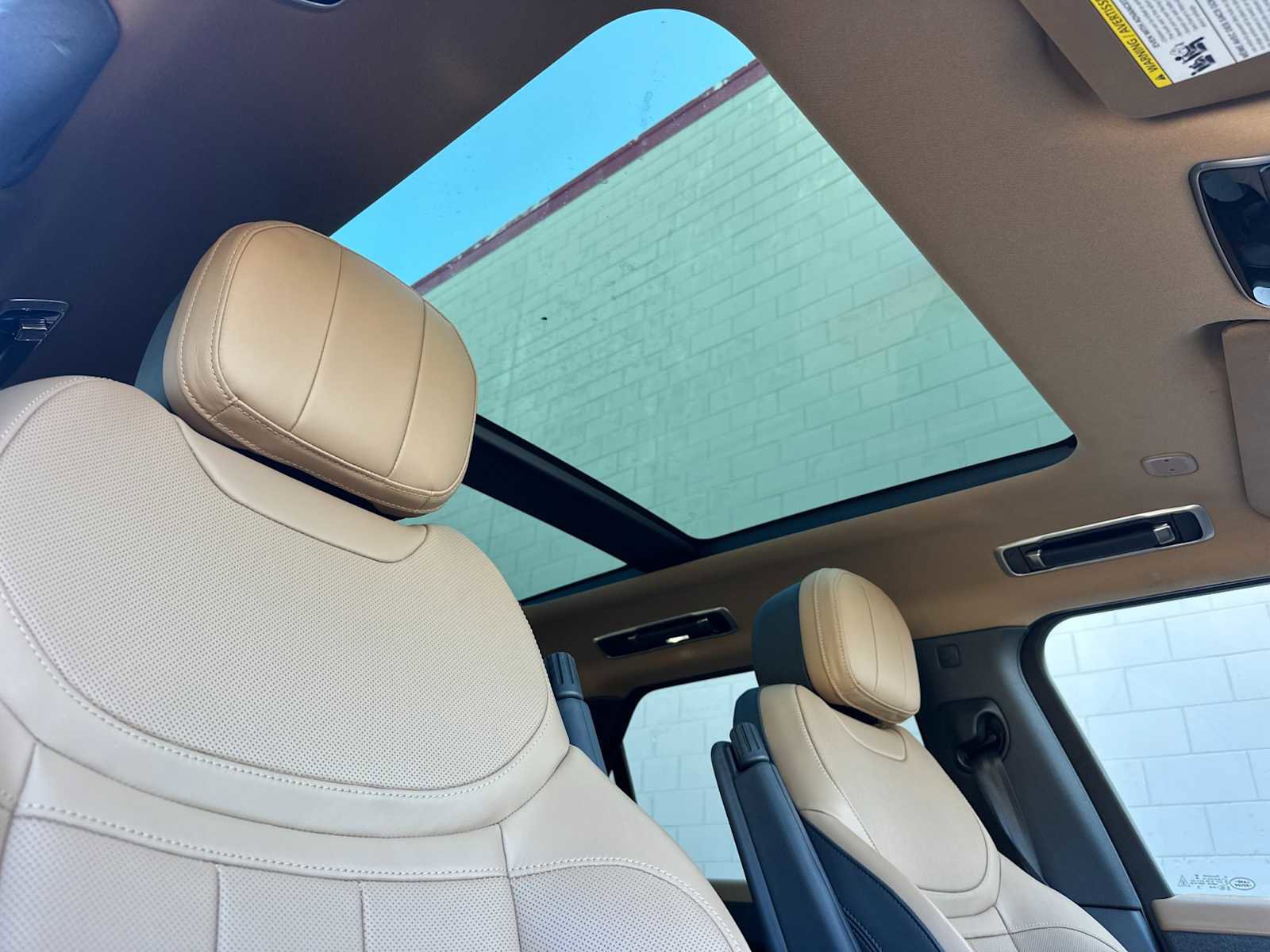 Used 2023 Land Rover Range Rover Sport SE Dynamic image 17