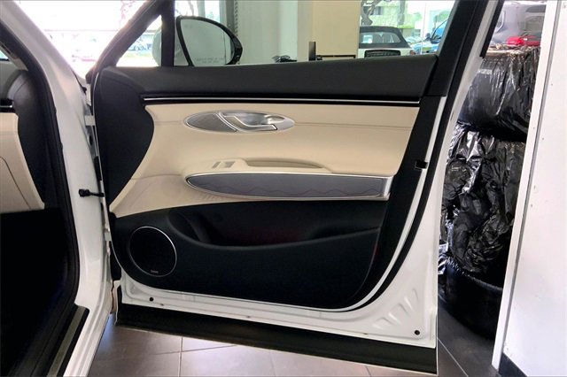 Used 2023 Genesis GV70 2.5T w/ Advanced Package image 23