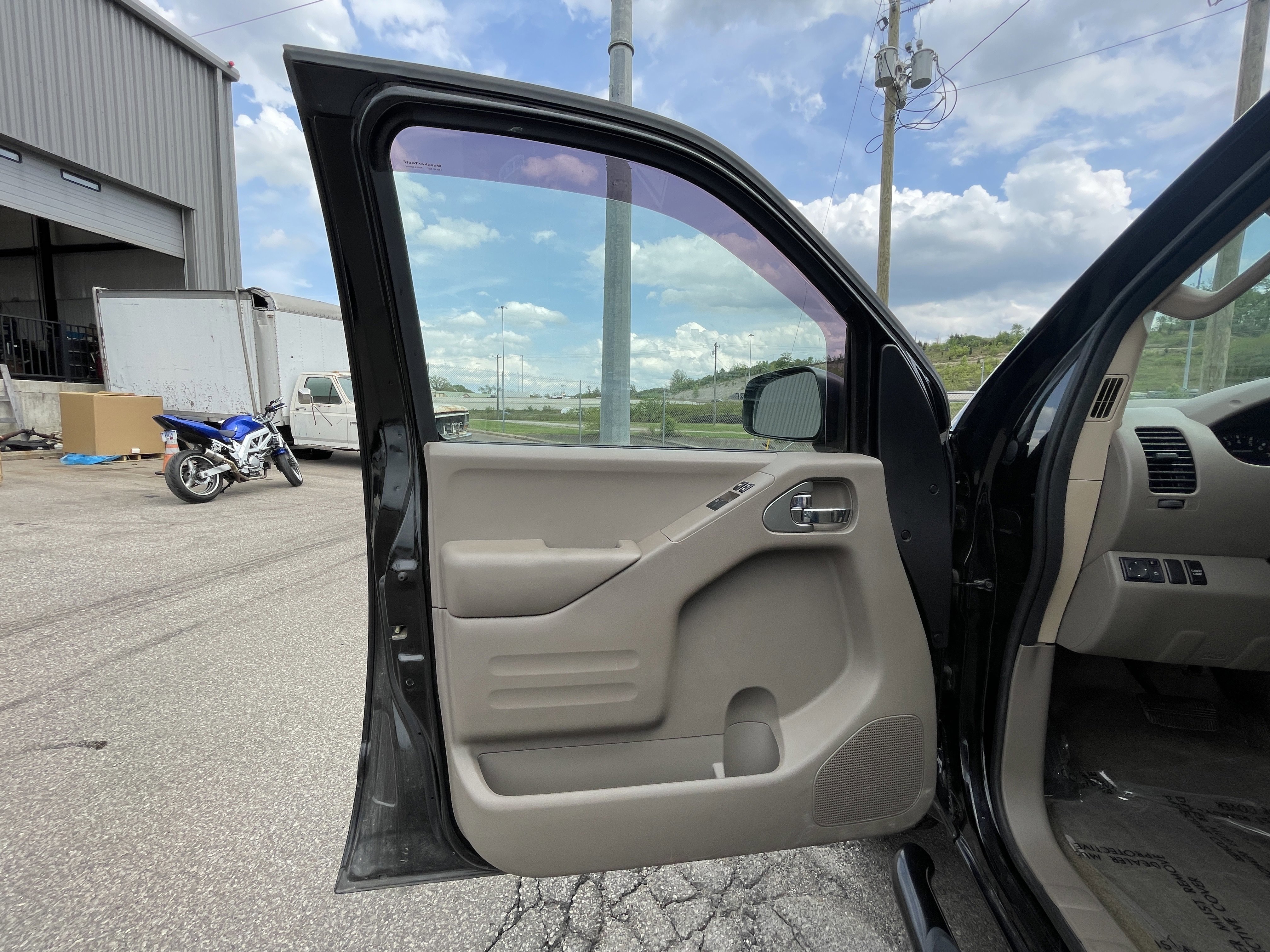 Used 2015 Nissan Frontier SV image 14