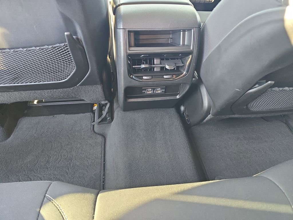 Used 2023 Jeep Grand Cherokee Laredo image 23