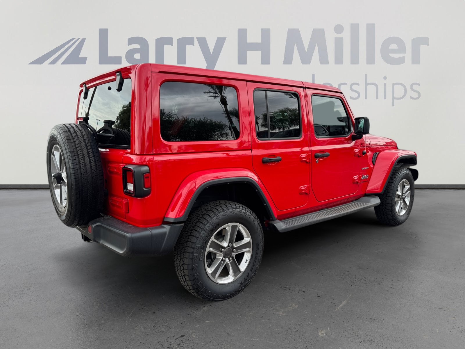 Used 2023 Jeep Wrangler Unlimited Sahara AWD/4WD image 5