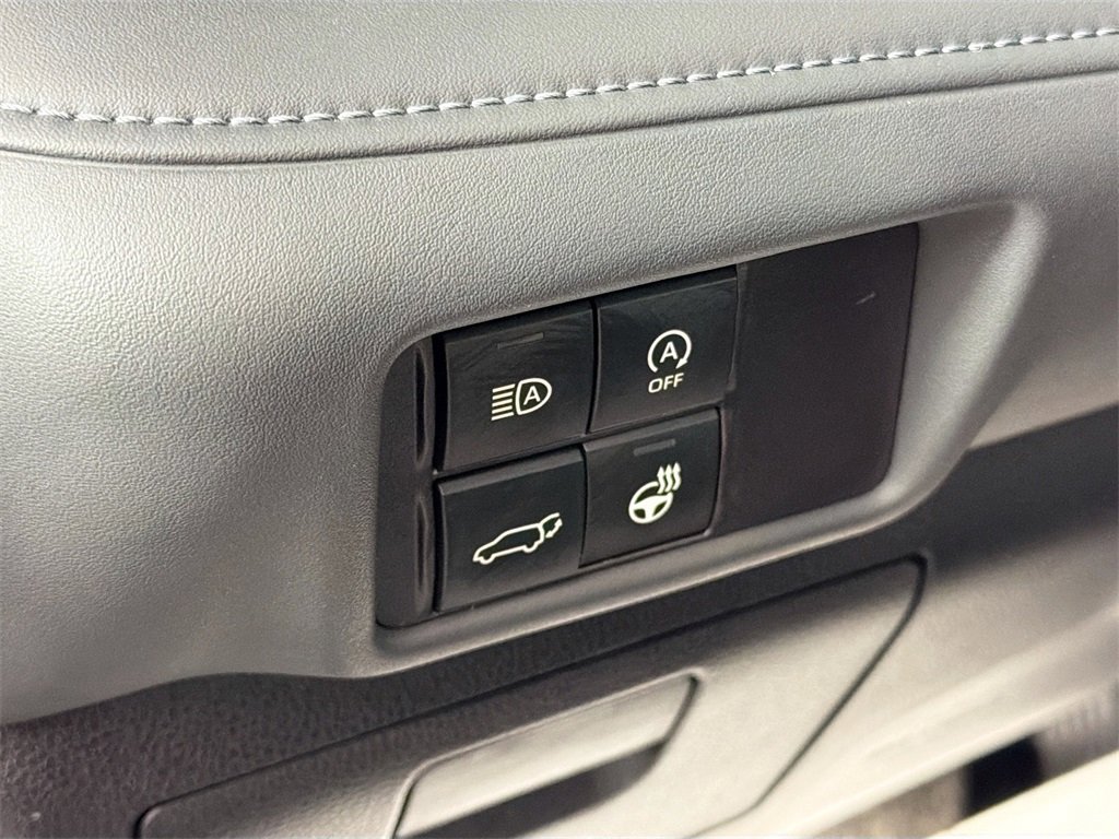 Used 2023 Toyota Highlander L image 10