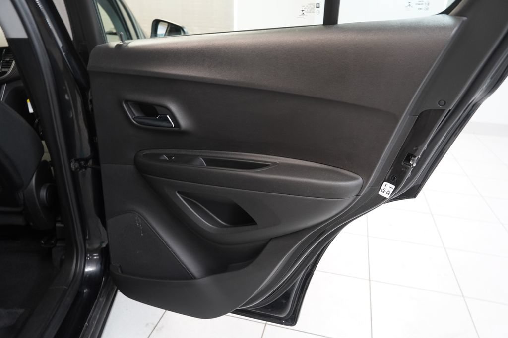 Used 2020 Chevrolet Trax LS FWD image 26