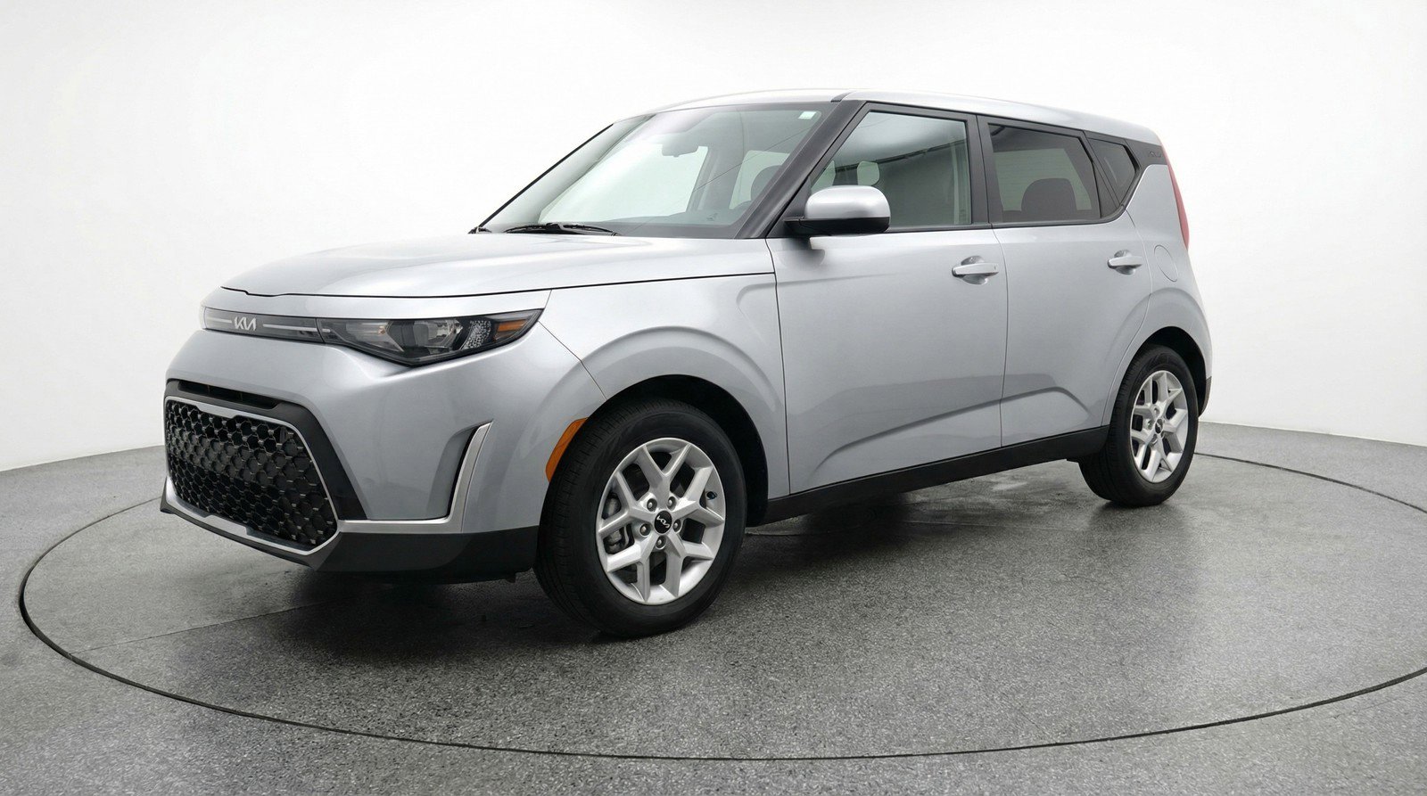 Used 2025 Kia Soul LX w/ LX Technology Package FWD image 3