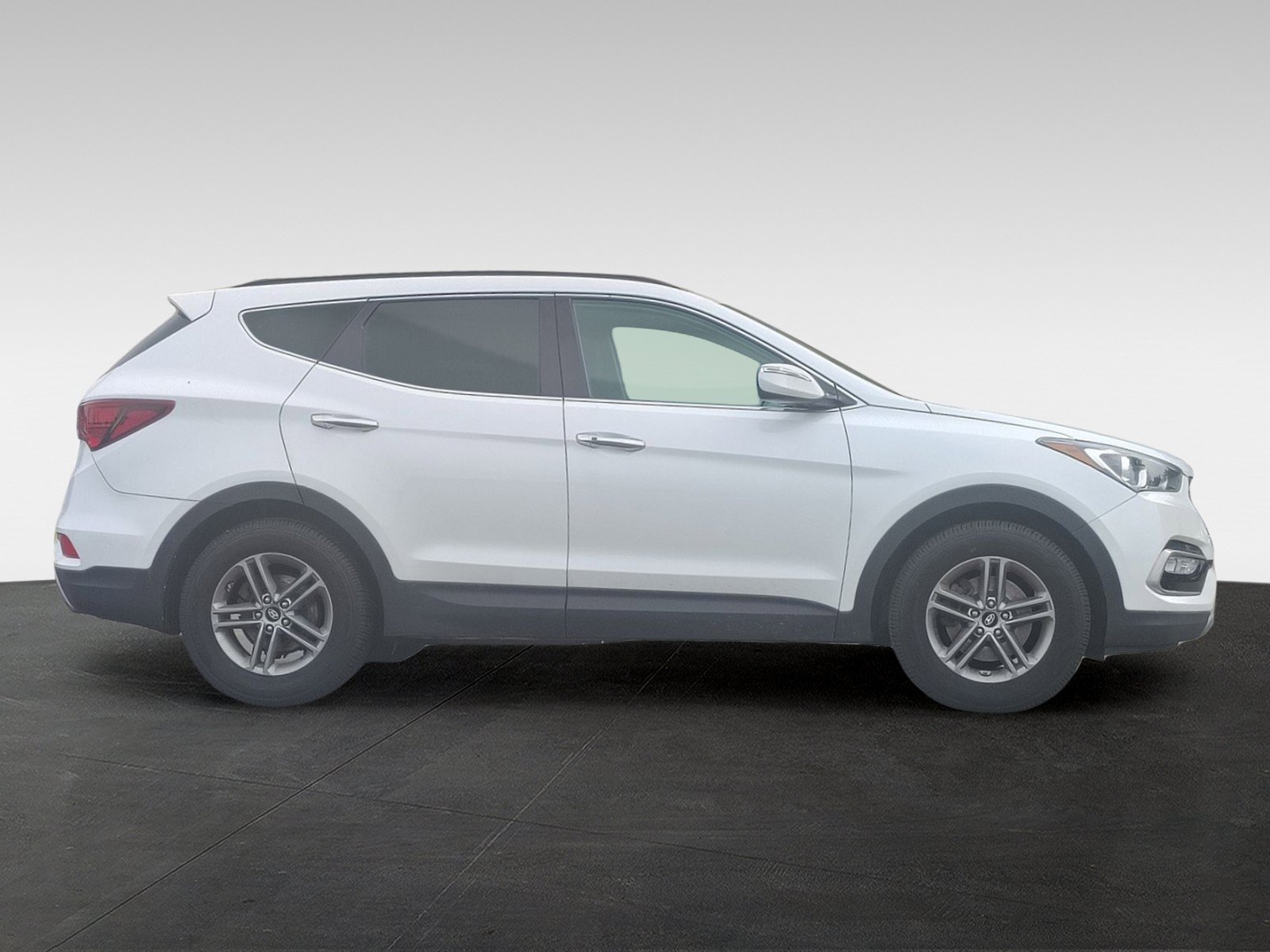 Used 2017 Hyundai Santa Fe Sport FWD image 4