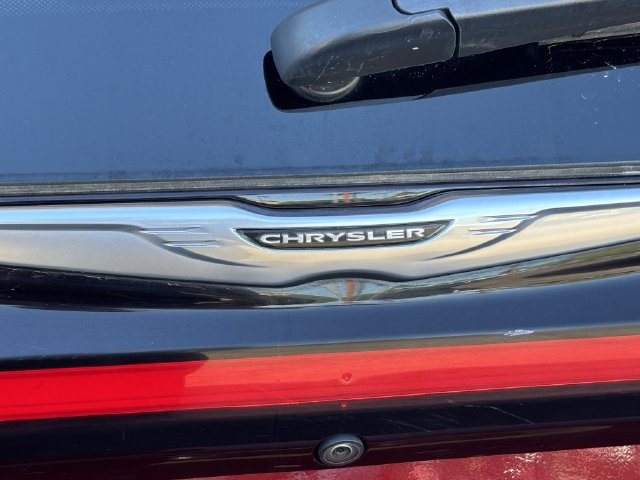Used 2025 Chrysler Pacifica Select FWD image 12