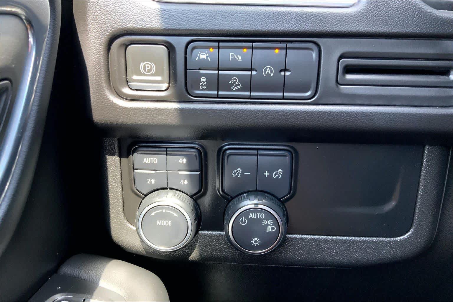 Used 2023 Chevrolet Tahoe Z71 AWD/4WD image 34