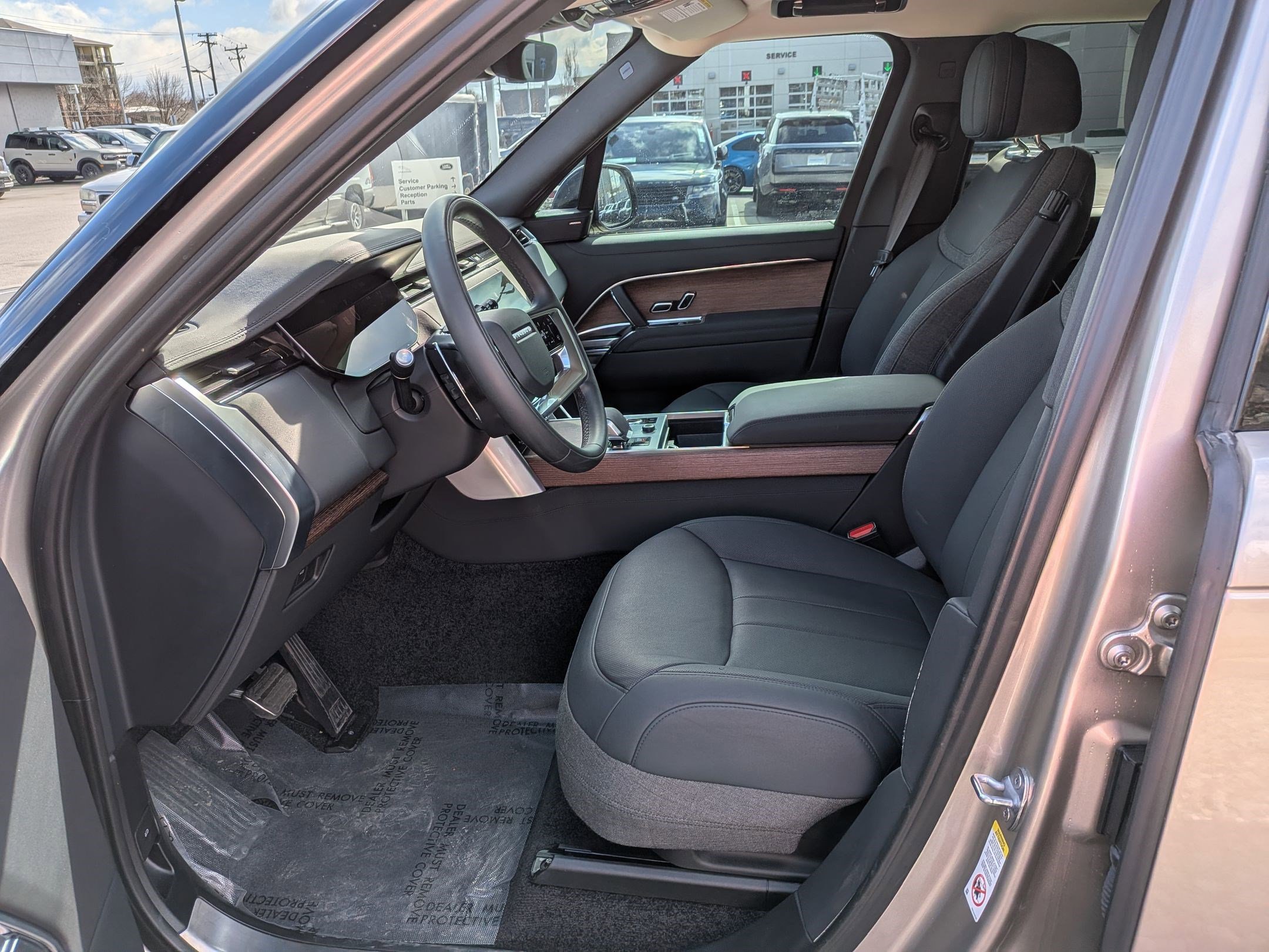 Certified 2023 Land Rover Range Rover SE image 24