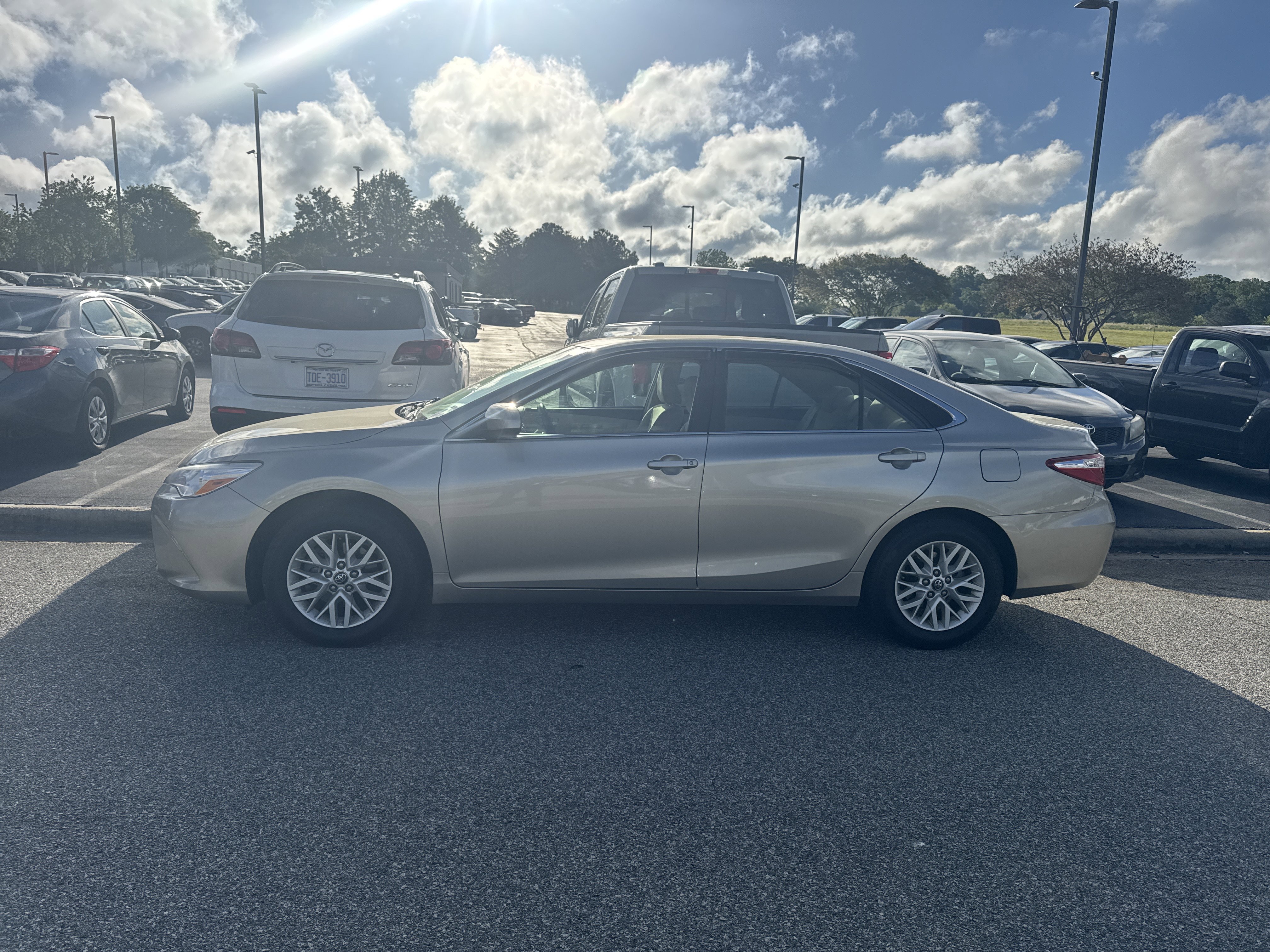 Used 2017 Toyota Camry LE FWD image 7