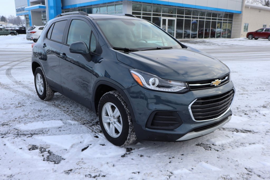 Used 2022 Chevrolet Trax LT w/ LT Convenience Package image 2