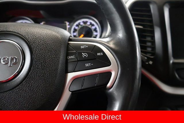 Used 2015 Jeep Cherokee Latitude w/ Cold Weather Group AWD/4WD image 17