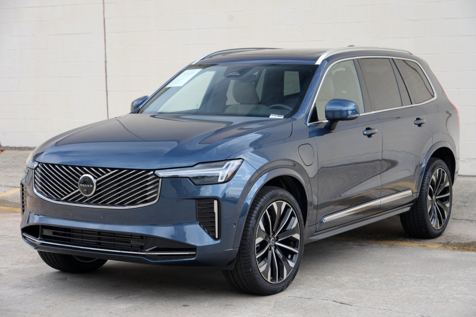 Used 2025 Volvo XC90 T8 Plus w/ Protection Package Premier AWD/4WD image 54