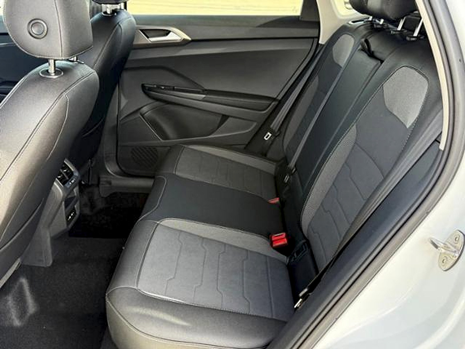 New 2026 Volkswagen Taos SE FWD image 27