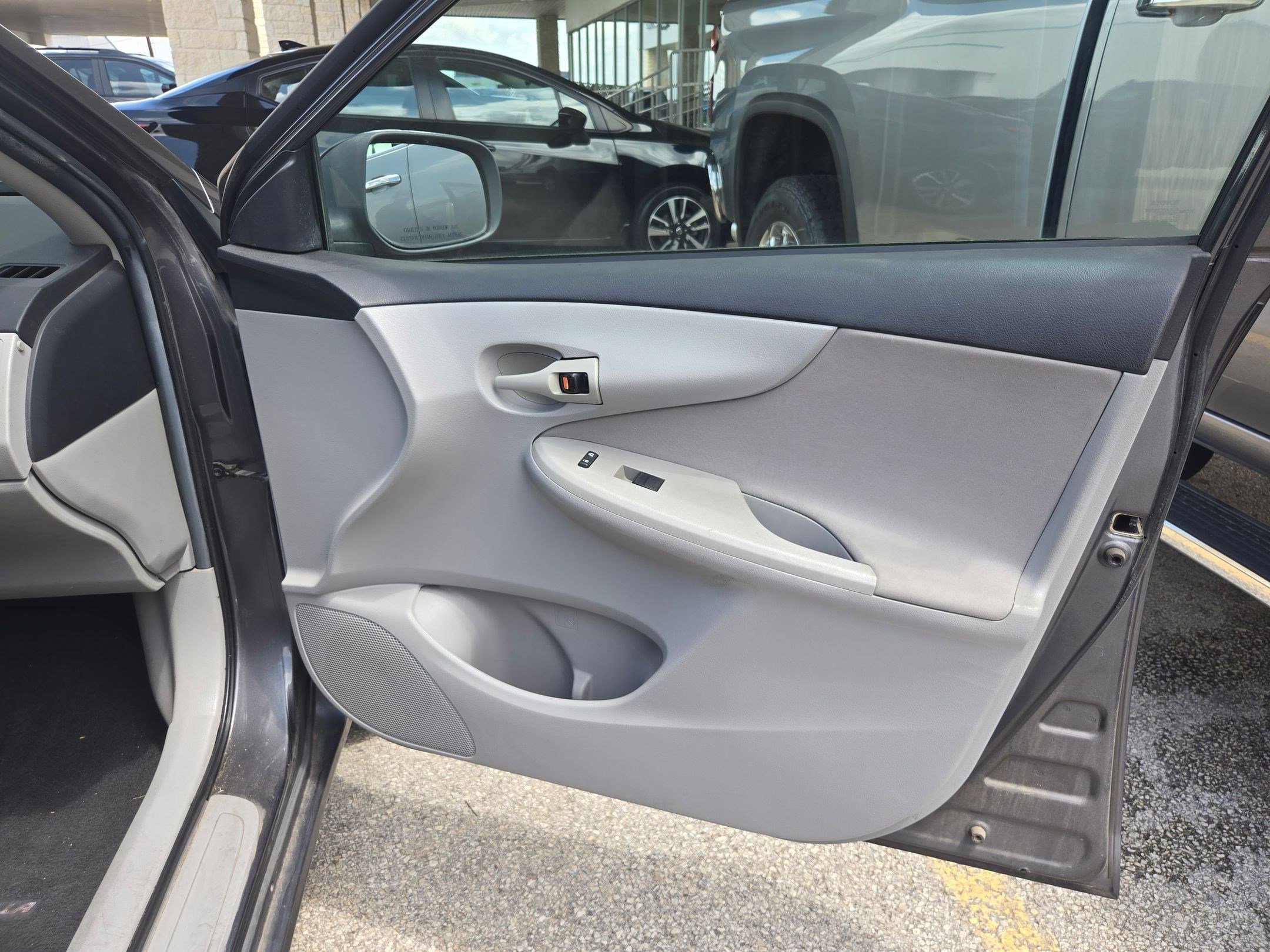 Used 2013 Toyota Corolla L FWD image 25