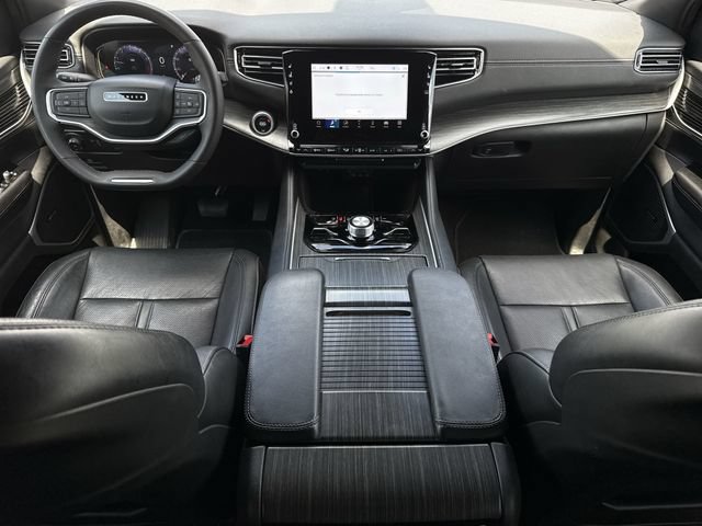 Used 2024 Jeep Wagoneer Series III AWD/4WD image 11
