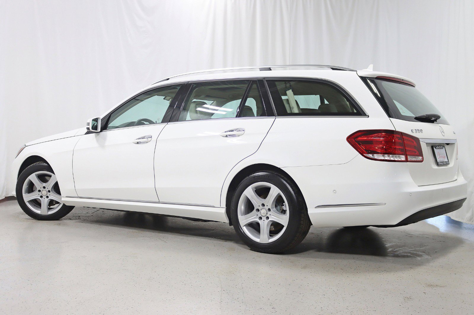 Used 2015 Mercedes-Benz E 350 E 350 4MATIC-Premium 1 Package w/ Premium 1 Package image 9