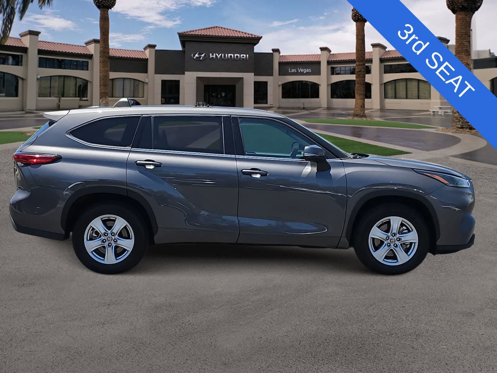 Used 2021 Toyota Highlander LE FWD image 9