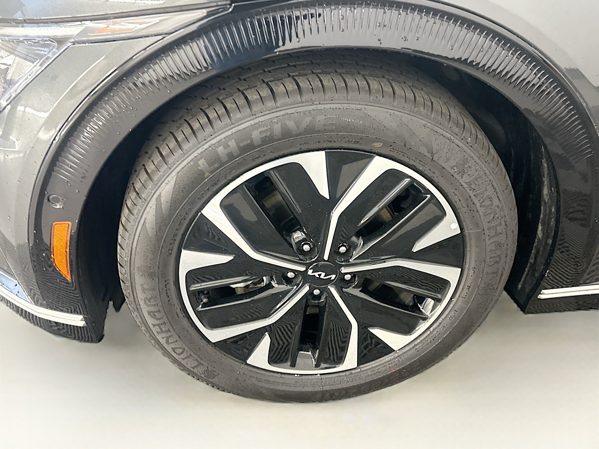 Used 2024 Kia EV6 Wind w/ Wind Technology Package AWD/4WD image 11