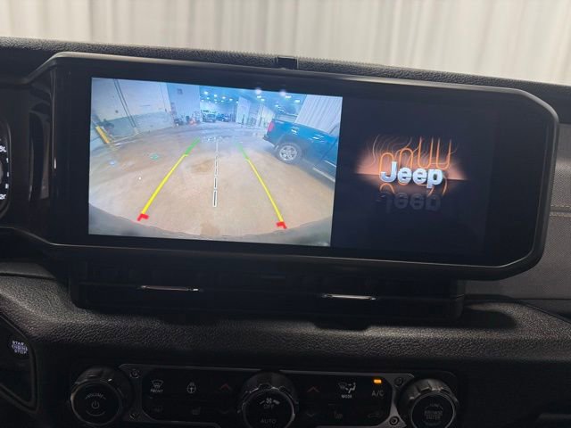 Used 2025 Jeep Wrangler Willys image 19