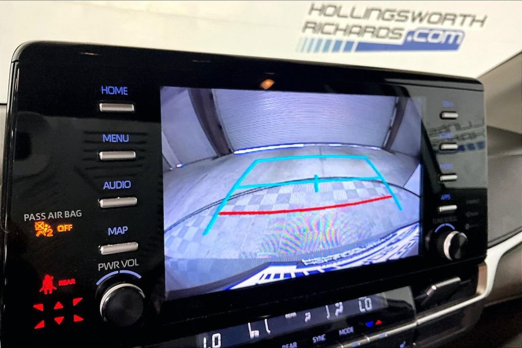Used 2023 Toyota Sienna XLE FWD image 17